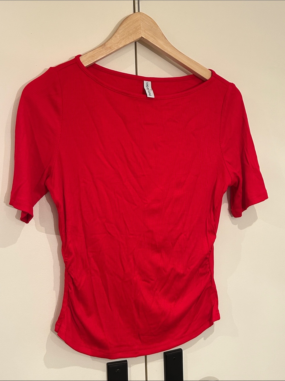 Women's Red Short-Sleeve Crewneck Top